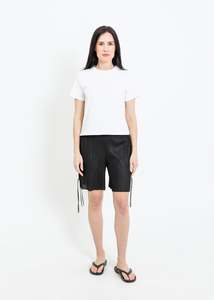 Shorts: SILVANA PLEAT SHORT / BLACK
