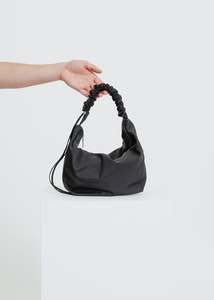 CRESCENT GATHER BAG / BLACK