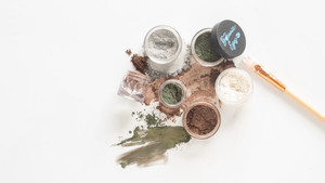 Products: Bonnie Eyes Mineral Eyeshadow