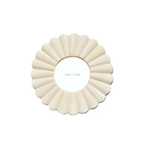 Picture Frames: Single Scalloped Round Cream Photo Frame