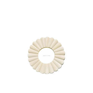 Single Scalloped Round Cream Photo Frame