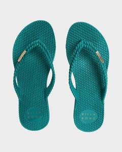 Womens Kick Back Solid Thongs