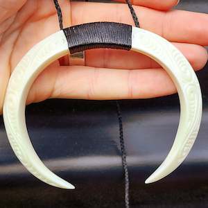 Bone Carings: Natural Maori Bone Carving Pendant Necklace - XL 125mm Tusk Arc