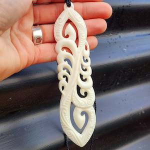 XL Natural Maori Bone Carving Pendant Necklace - Family of Korus