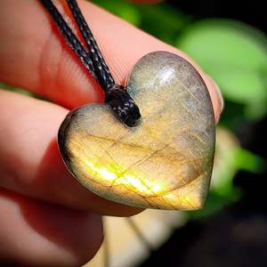 Gemstone Pendants: Natural Gold Labradorite Carved Heart Pendant Necklace (1BBB304)