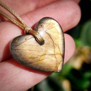 Natural Gold Labradorite Carved Heart Pendant Necklace (1BBB302)