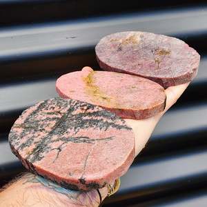 1kg Raw Rhodonite Carving Slices (R14B524)
