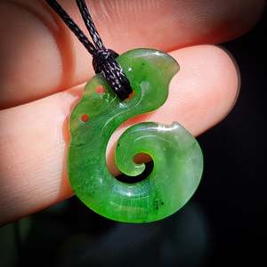 Nephrite Jade / Greenstone Carved Manaia Pendant Necklace (N509)