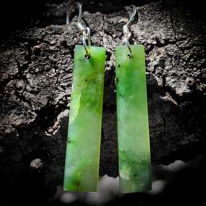 Earrings: NZ Greenstone Pounamu Hanging Hook Earrings (N633)