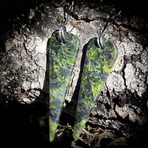 NZ Greenstone Pounamu Hanging Hook Earrings (N623)