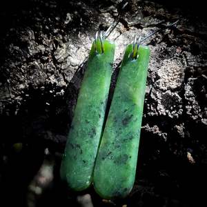 NZ Greenstone Pounamu Hanging Hook Earrings (N622)