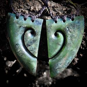 Nz Greenstone Pounamu: NZ Greenstone Pounamu Pair Matching 2pcs Koru Heart Pendant Necklaces (N644)