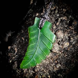 NZ Greenstone / Pounamu Fern Pendant Necklace (N639)