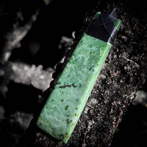 NZ Greenstone / Pounamu Toki Pendant Necklace (N637)
