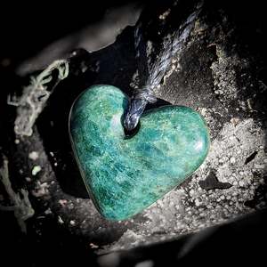 NZ Greenstone Pounamu Heart Pendant Necklace (N626)