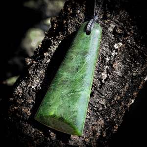 NZ Greenstone / Pounamu Toki Pendant Necklace (N627)
