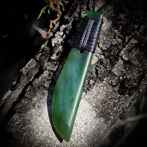 NZ Greenstone Pounamu Toki Pendant Necklace (N615)