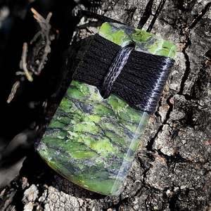 NZ Greenstone Pounamu Toki Pendant Necklace (N613)