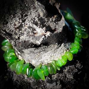 Nz Greenstone Bracelets: Nephrite Jade / Greenstone Chip Elastic Bracelet