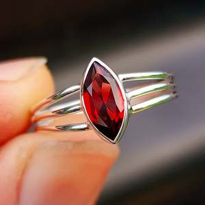 (Q) Solid 925 Sterling Silver & Natural Garnet 3 Bar Ring