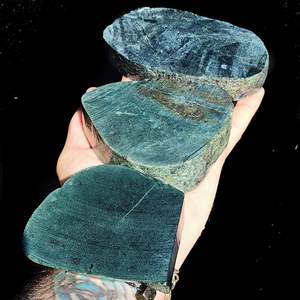 1kg Raw New Zealand Greenstone / Pounamu Carving Slices (R14B561)