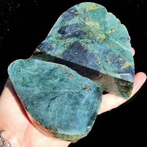 1kg Raw New Zealand Greenstone / Pounamu Carving Slices (R14B559)