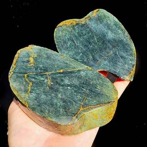 1kg Raw New Zealand Greenstone / Pounamu Carving Slices (R14B557)