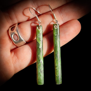 NZ Greenstone Pounamu Hanging Hook Earrings (N693)