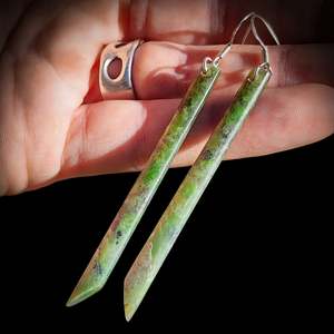 NZ Greenstone Pounamu Hanging Hook Earrings (N692)