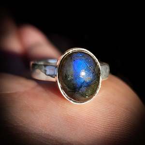 Rings: (R) Solid 925 Sterling Silver & Labradorite Stone Handmade Solitaire Ring
