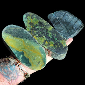 1.3kg Raw New Zealand Greenstone / Pounamu Carving Slices (R14B615)