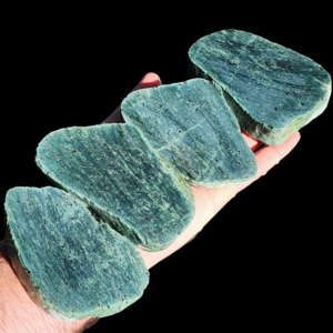 1kg Raw New Zealand Greenstone / Pounamu Carving Slices (R14B612)