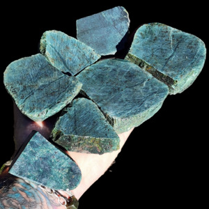 Raw Nz Greenstone Carving Slices: 1kg Raw New Zealand Greenstone / Pounamu Carving Slices (R14B611)