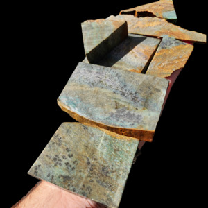 1kg Raw New Zealand Obay / Pounamu Carving Slices (R14B609)