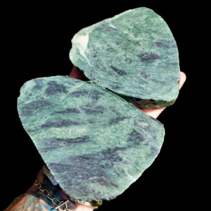 1kg Raw New Zealand Greenstone / Pounamu Carving Slices (R14B602)