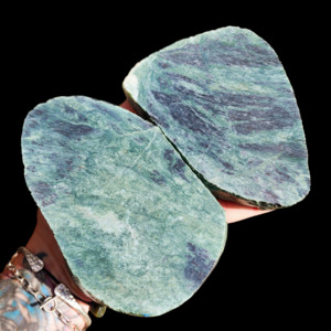 1.2kg Raw New Zealand Greenstone / Pounamu Carving Slices (R14B599)