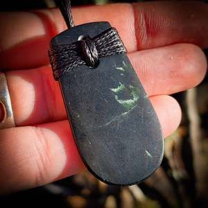 Nz Greenstone Pounamu: NZ Greenstone Pounamu Toki  Pendant Necklace (N817)