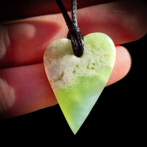 NZ Greenstone Pounamu Heart Pendant Necklace (N815)