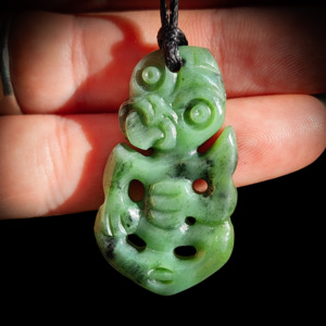 Nz Greenstone Pounamu: NZ Greenstone Pounamu Tiki Pendant Necklace (N813)