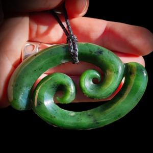 Nz Greenstone Pounamu: NZ Greenstone Pounamu large Double Koru Pendant Necklace (N807)