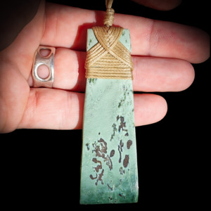 Nz Greenstone Pounamu: NZ Greenstone Pounamu Toki Pendant Necklace (N763)