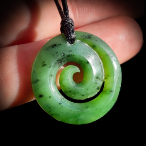 NZ Greenstone Pounamu Closed Koru Pendant Necklace (N794)