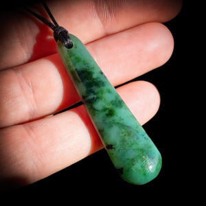 Nz Greenstone Pounamu: NZ Greenstone / Pounamu Drop Pendant Necklace (N792)