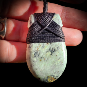 Nz Greenstone Pounamu: NZ Greenstone Pounamu Rounded Toki Pendant Necklace (N791)