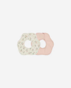 Accesories: Quincy Mae - Flower Bib 2-Pack Strawberries/Melon