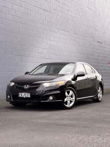 Honda Accord - 6 Speed Manual!