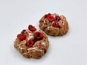 Cookies: The Berry White: Raspberries & White Chocolate Cookie