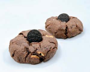 Cookies: The Oreo Marvels: Oreo Cookies, White & Dark Chocolate Cookie