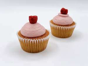 Cupcakes: Raspberry Cupcakes  (filled with raspberry coulis)