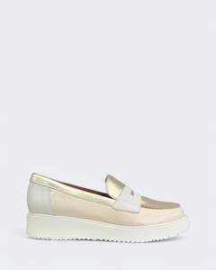 Womens Flats: 10384 LOAFERS CREAM